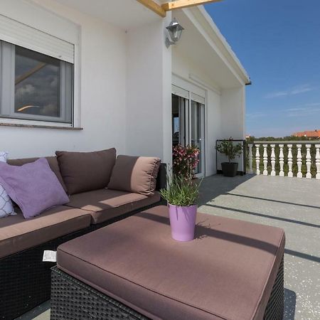 Modern And Spacious Apartment Bibinje Luaran gambar
