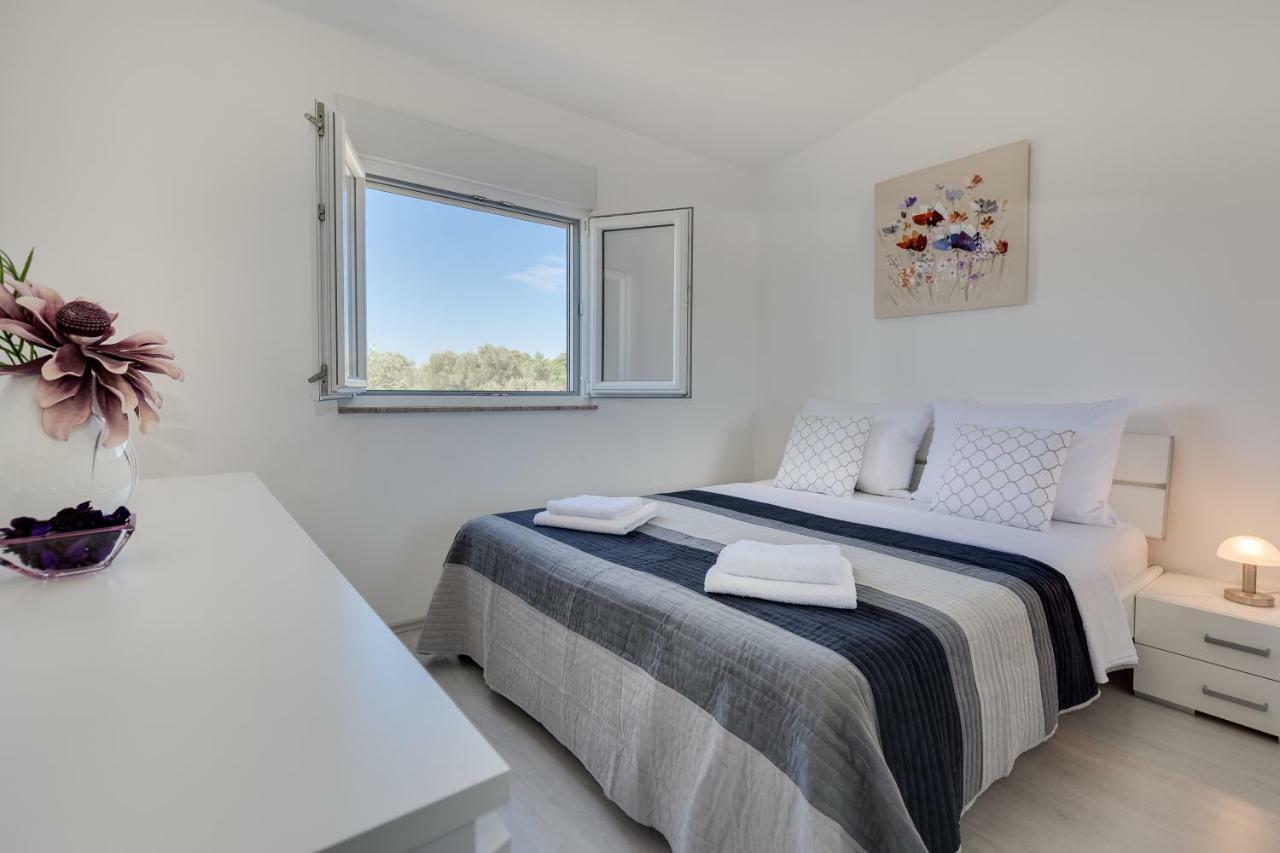 Modern And Spacious Apartment Bibinje Luaran gambar