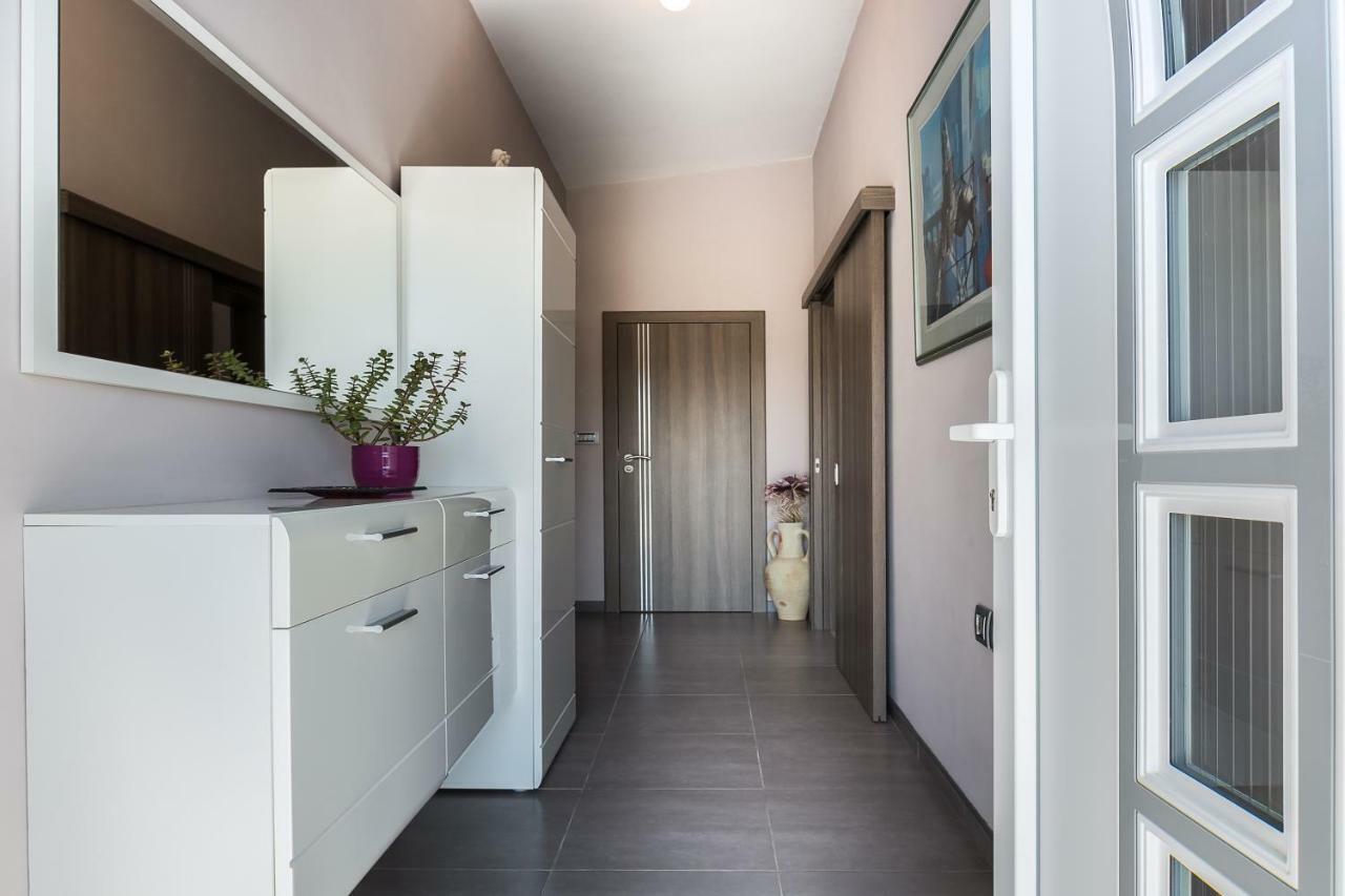 Modern And Spacious Apartment Bibinje Luaran gambar
